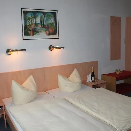Adlerhof מלון 3*
