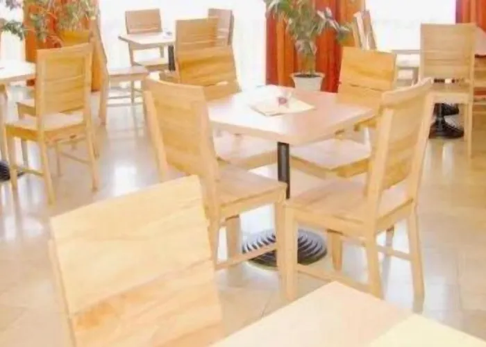 Adlerhof מלון 3*